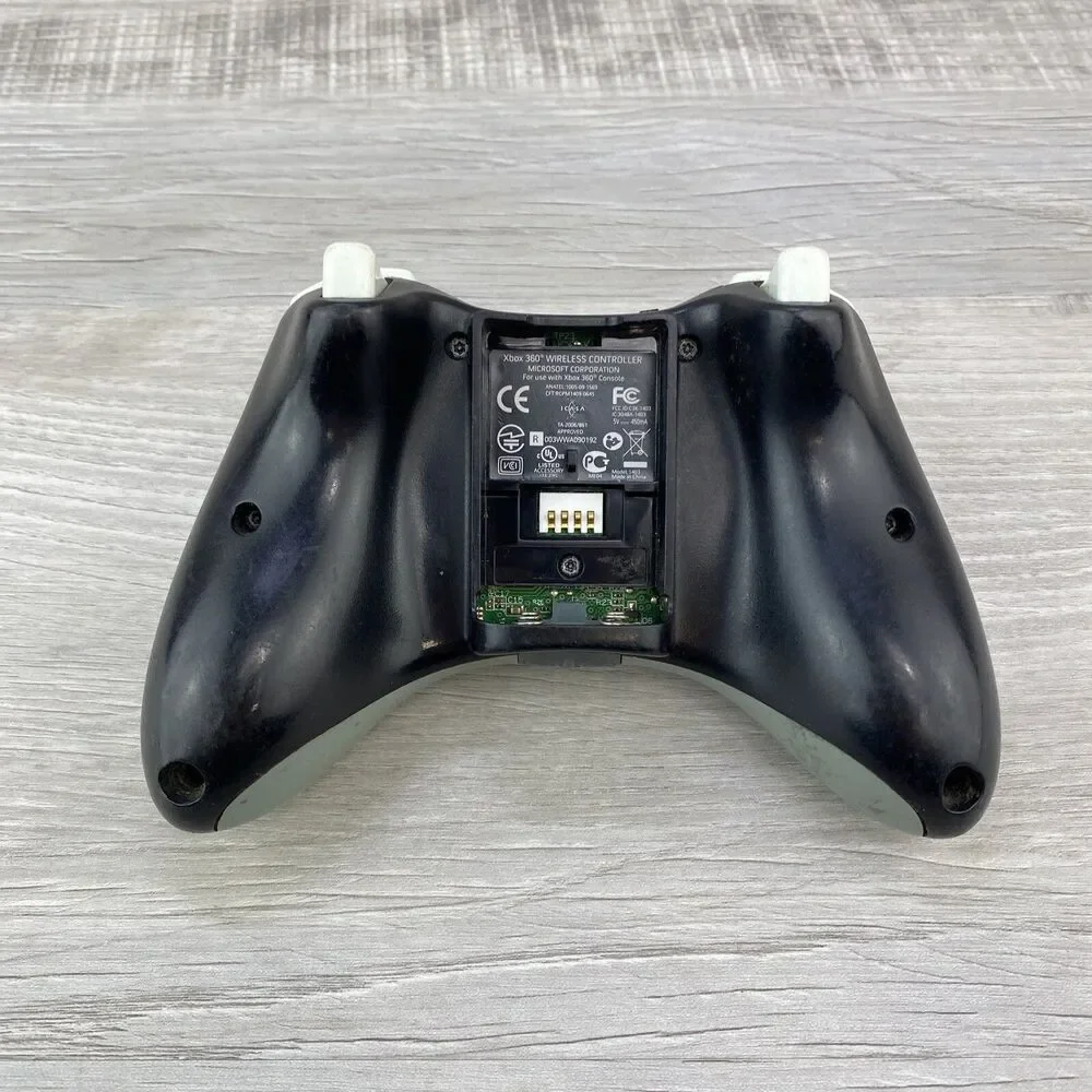 Microsoft Xbox 360 Wireless Gaming Controller - White (Model 1403)